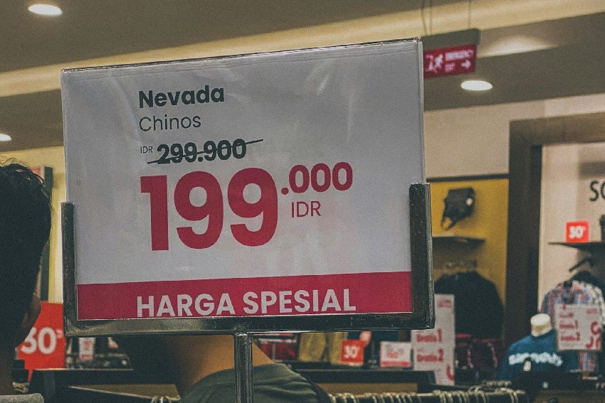 harga psikologis di retail (sumber: @muhamaddawam) harga psikologis di retail